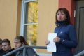 Die Schulleiterin Frau Stade eröffnet das Sportfest mit "Sport frei".