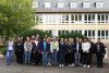 Auch die "Gesundheitsklasse" ist bereit für das Klassenfoto am ersten Schultag.